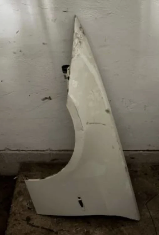 BMW E90 Orjinal Sol Ön Çamurluk Beyaz Renk