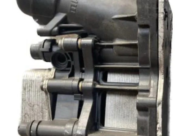BMW F20 N47 Yağ Filtre Kütüğü Yağ Soğutucusu