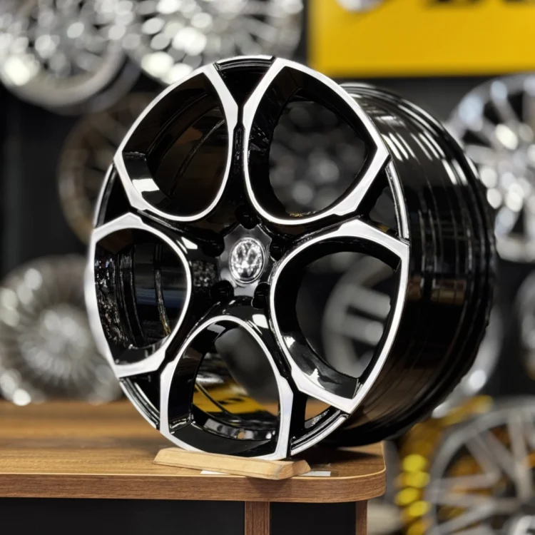 Expeto 17″ 7.5J 5×112 ET45 57.1 Siyah Polisajlı Jant Takımı