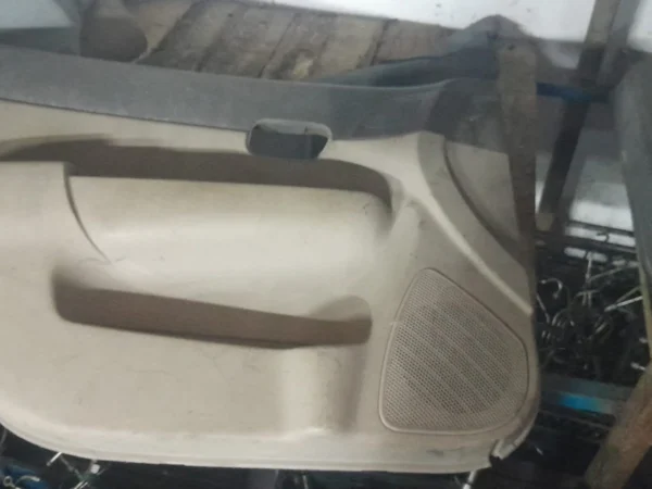Hyundai Era Çıkma Sol Ön Kapı Döşemesi