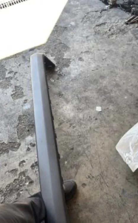 Mercedes W124 Sıfır Arka Tampon Bandı