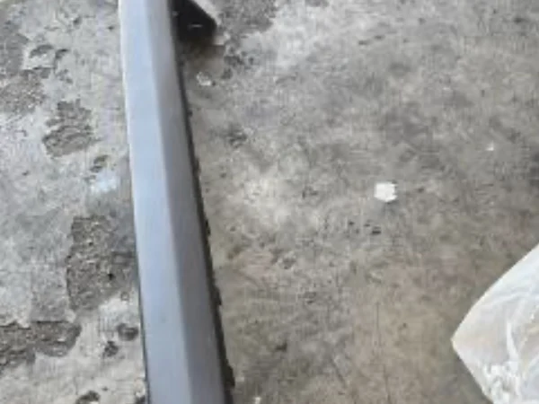 Mercedes W124 Sıfır Arka Tampon Bandı