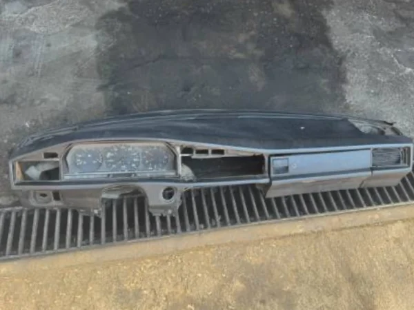 Mercedes W201 190E Torpido Göğüs