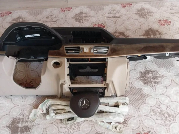Mercedes W212 Makyajli Gögüs Torpido Hatasız Set