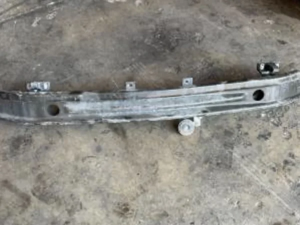Mercedes W447 Vito Ön Tampon Travers