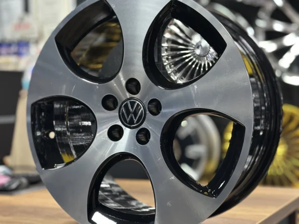 Powcan 18″ 7.5J 5×100 ET35 57.1 Siyah Polisajlı Jant Takımı