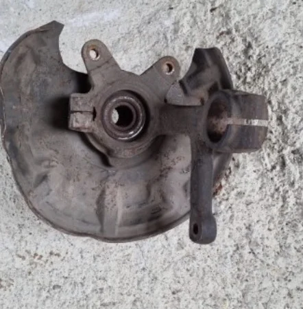 Skoda Forman Sağ Ön Taşıyıcı