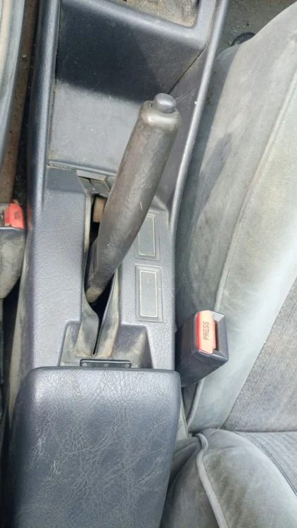 Toyota Corona Çıkma El Fren Kolu