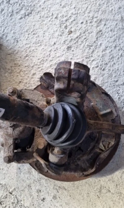 Volkswagen Polo Sağ Ön Taşıyıcı