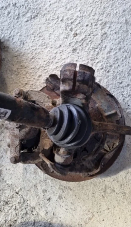Volkswagen Polo Sağ Ön Taşıyıcı