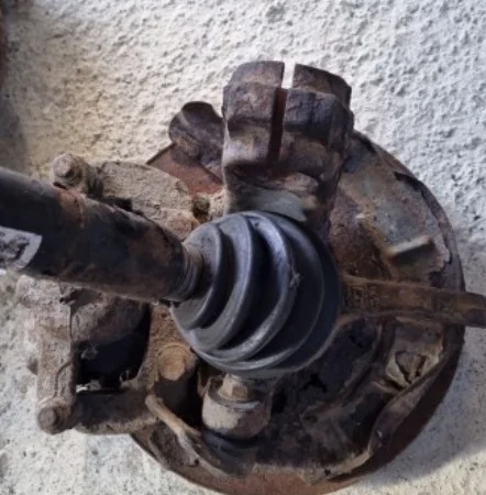 Volkswagen Polo Sağ Ön Taşıyıcı
