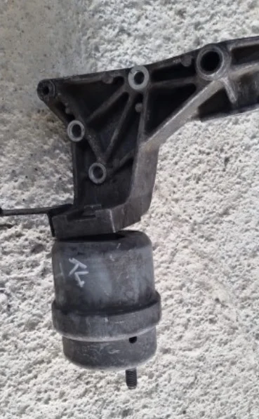 Volkswagen Transporter T4 Şarj Dinamosu Ayağı