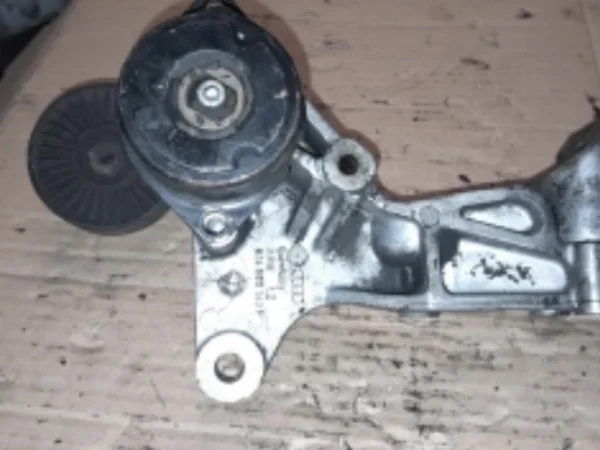VW Transporter t4 2.4 Şarj Dinamosu Bağlantı Braketi
