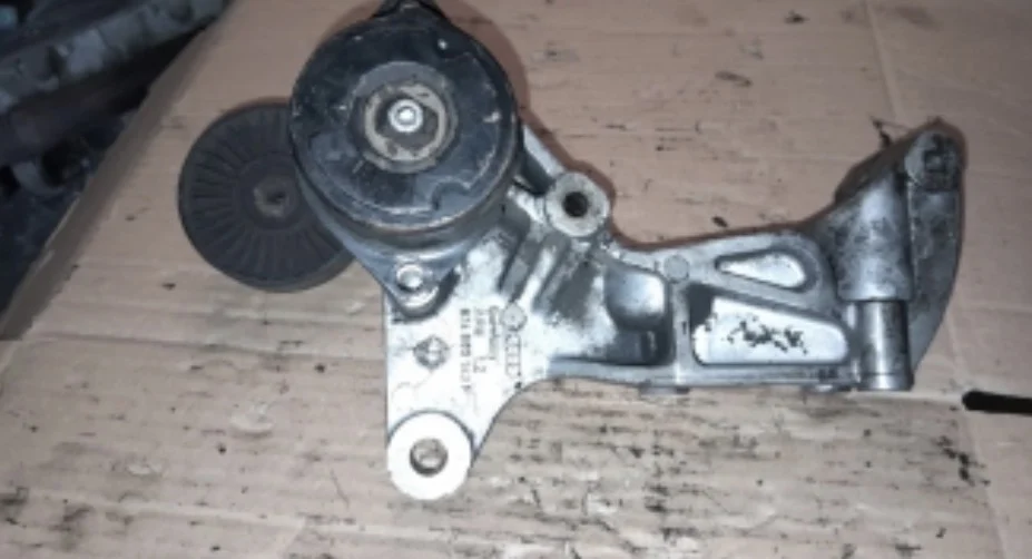 VW Transporter t4 2.4 Şarj Dinamosu Bağlantı Braketi